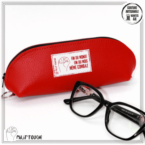 Étui lunettes rouge "fin du monde fin du mois mÊme combat"