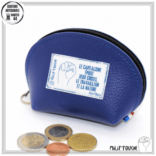 porte monnaie bleu foncé "le capitalisme Épuise deux choses, le travailleur et la nature" karl marx