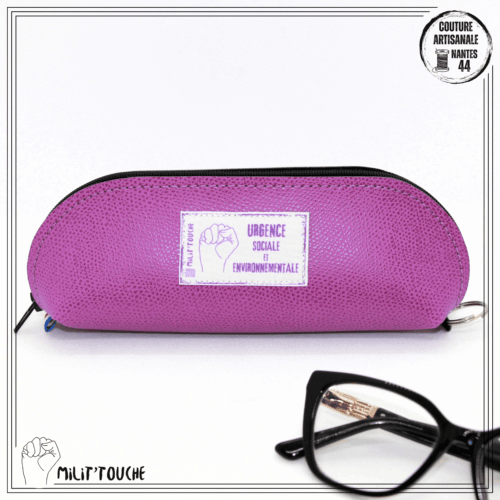 Étui lunettes mauve "urgence sociale et environnementale"