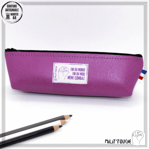 trousse mauve "fin du monde fin du mois mÊme combat"