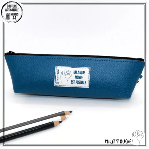 trousse simili bleu canard un autre monde est possible 1