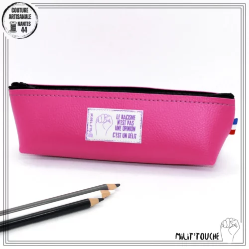 trousse simili framboise le racisme n est pas une opinion c est un delit 1