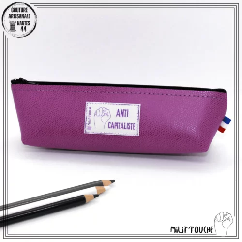 trousse simili mauve anticapitaliste 1